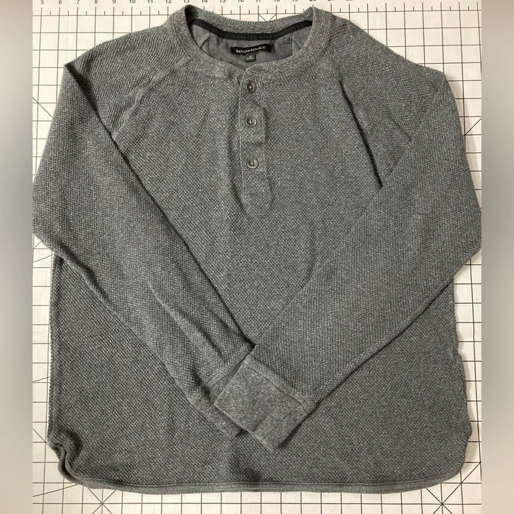 Banana Republic‎ Men’s XL Gray Henley Sweater